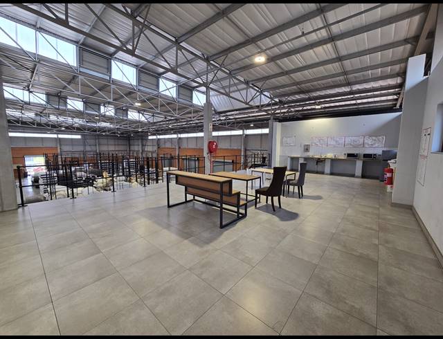 2,889M² WAREHOUSE TO LET IN COSMO BUSINESS PARK